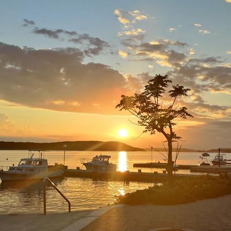 Apartmani Katarina Barbat na Rabu Exteriör bild