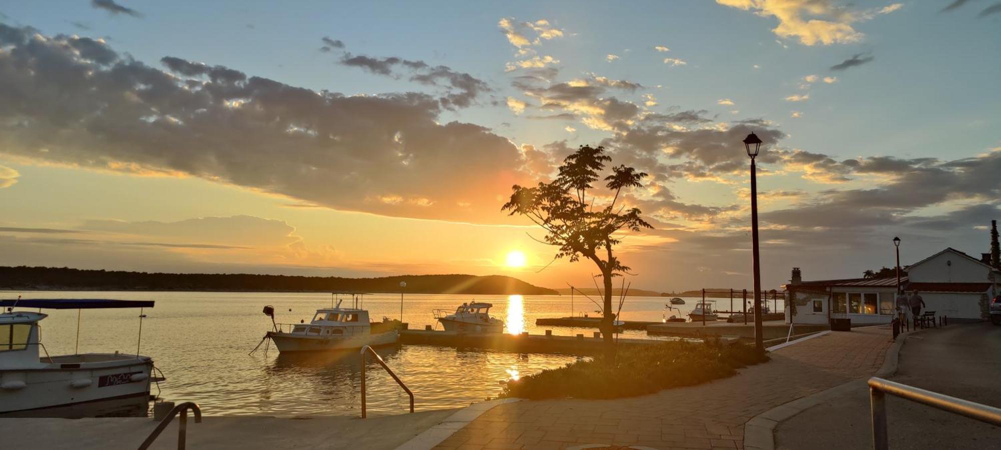 Apartmani Katarina Barbat na Rabu Exteriör bild
