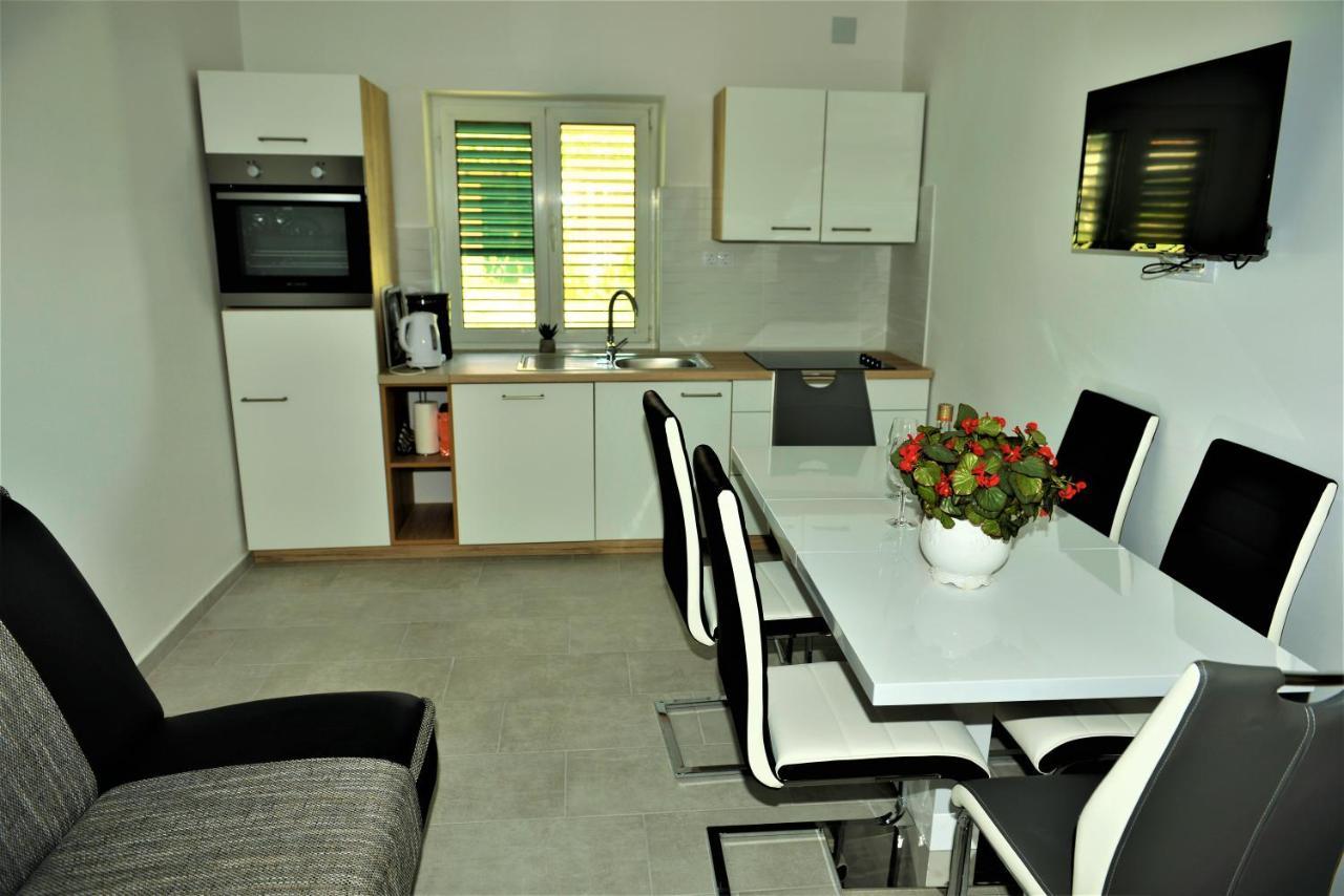 Apartmani Katarina Barbat na Rabu Exteriör bild