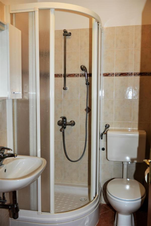 Apartmani Katarina Barbat na Rabu Exteriör bild